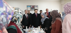 Vali Musa Işın, Aslanapa Halk Eğitim Merkezi'nde kursiyerlerle buluştu