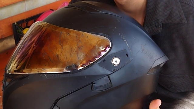 Kaskla yaşama tutunan motosikletli genç: "Polisler doğru söylüyormuş"