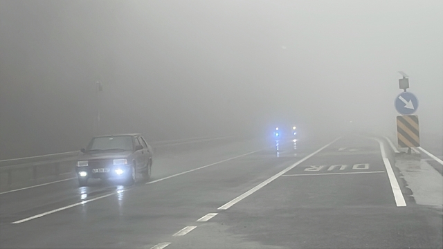 D-100 kara yolunun Bolu Dağı kesiminde sağanak ve sis etkili oldu