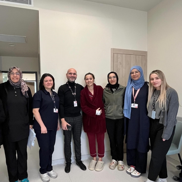 Kütahya Şehir Hastanesi'nde dev yumurtalık kitleleri başarıyla çıkarıldı