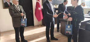 Dumlupınar'da bilgi yarışmasında dereceye giren öğrenciler ödüllerini aldı