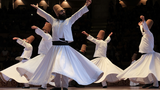 Semazen kıyafetinin dikim usulünden rahatsız oldu, kendi terzisini açtı