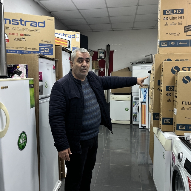 "Valilikte çalışıyorum" diyen kadının güven sağlayıp esnafı dolandırdığı id...