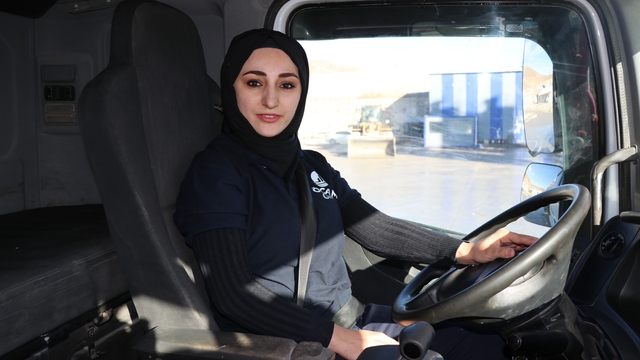 'Kadınsın yapamazsın' dediler, şimdi tır şoförlüğü yapıyor
