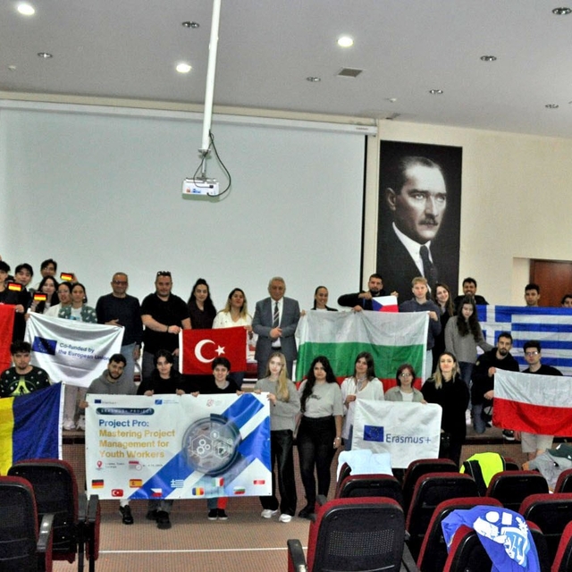 Avrupa'nın 9 ülkesinden gençler Çeşme'de buluştu