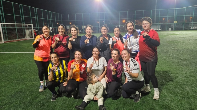 Didim'de anneler sahaya indi