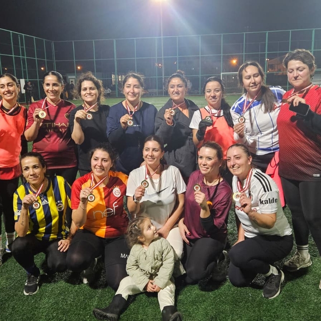 Didim'de anneler sahaya indi