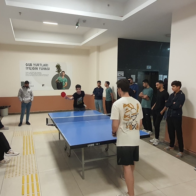 Yurtlarda kalan öğrenciler düzenlenen etkinlikler ile sosyalleşiyor