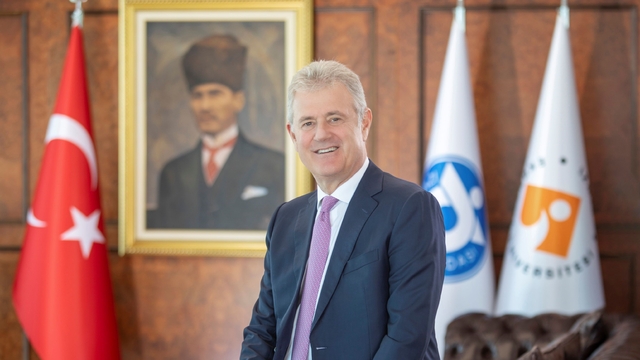 Geleceğin spor yöneticileri İzmir'den yetişecek
Usta isimlerden 'spor yöneticiliği' eğitimi