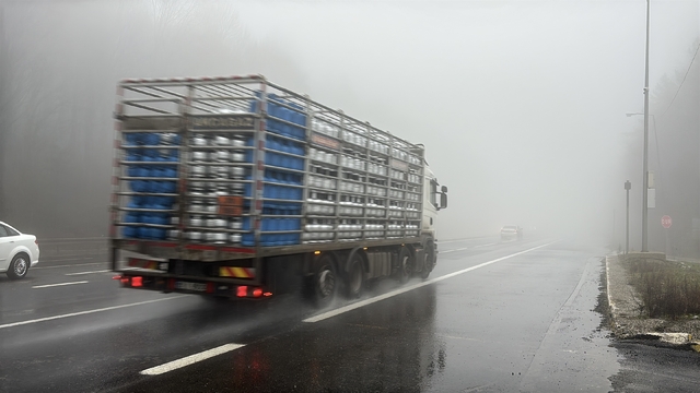 Bolu Dağı'nda sis ve sağanak etkili: Görüş mesafesi 30 metreye düştü