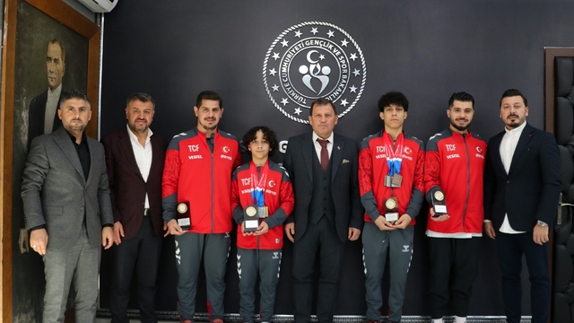 Şampiyon cimnastikçilerden Kabakcı'ya ziyaret