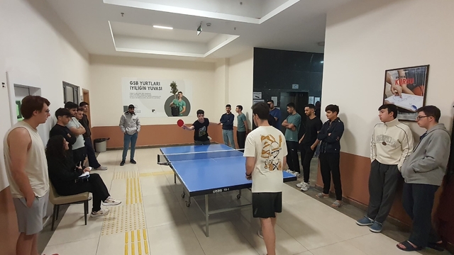 Yurtlarda kalan öğrenciler düzenlenen etkinlikler ile sosyalleşiyor