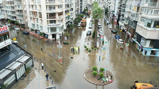 'Yağışlı mevsimin sonuna kadar seller ve su baskınları devam edecek'