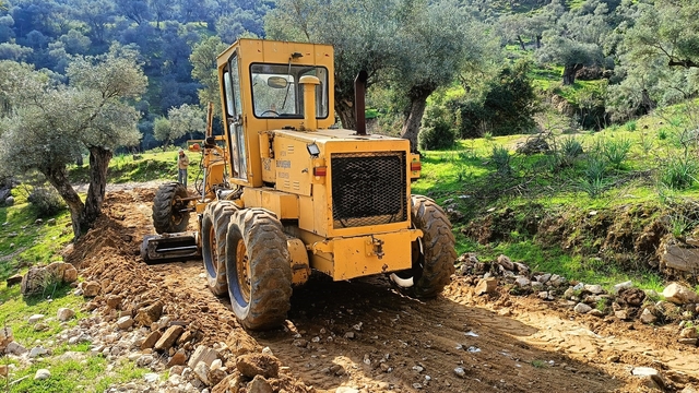 Aydın Büyükşehir il genelinde alt ve üst yapı çalışmalarını sürdürüyor