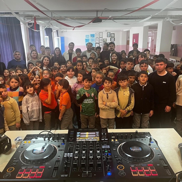 Eskişehir'de öğrenciler DJ ile buluştu