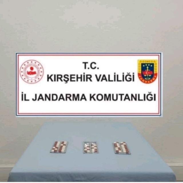 Jandarma yol uygulamasında uyuşturucu hap ele geçirdi