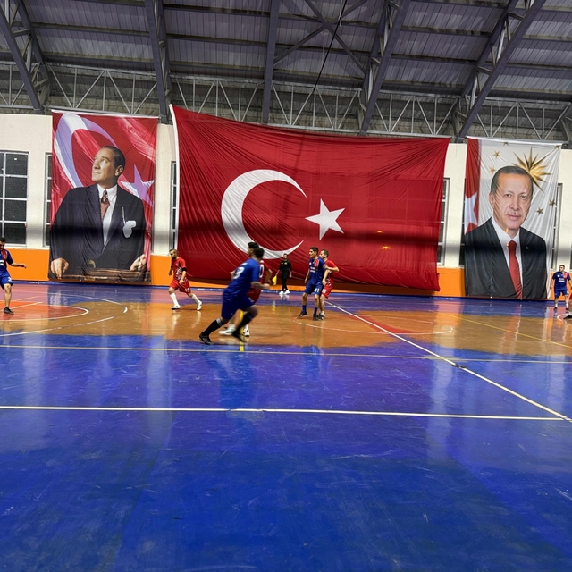Bulanık'ta 'Kurumlar Arası Futsal Turnuvası' başladı