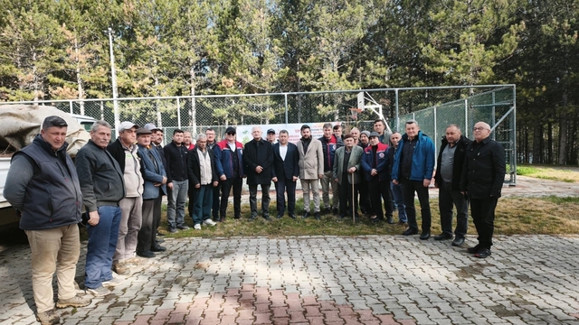 Kuyucak'ta 1200 adet kestane fidanı dağıtıldı