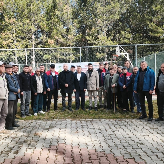 Kuyucak'ta 1200 adet kestane fidanı dağıtıldı