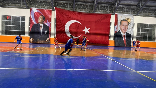 Bulanık'ta 'Kurumlar Arası Futsal Turnuvası' başladı