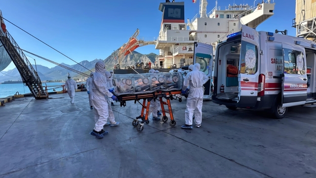 Antalya Limanı'nda uluslararası salgın tatbikatı
Kaçak yolcular ve şüpheli hasta senaryosu gerçeği aratmadı