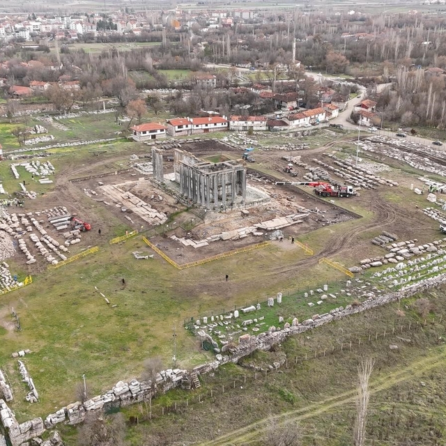 Çavdarhisar Aizanoi Antik Kenti'nde kazı ve restorasyon çalışmaları devam e...