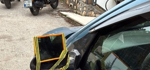 Dikiz aynası kırılan sürücü çareyi böyle buldu