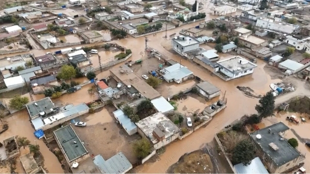 Kızıltepe'de sağanak sonrası mahalle sular altında kaldı