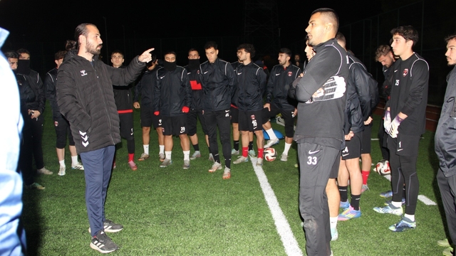 Özcan Sert: "En kısa sürede puan ya da puanlar toplayarak toparlanmak istiyoruz"
Denizli İdmanyurdu, Balıkesirspor maçının hazırlıklarını sürdürdü