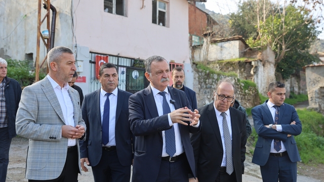 Başkan Balaban Mutlu Mahallesinde incelemelerde bulundu