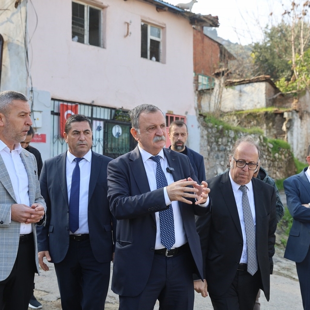 Başkan Balaban Mutlu Mahallesinde incelemelerde bulundu