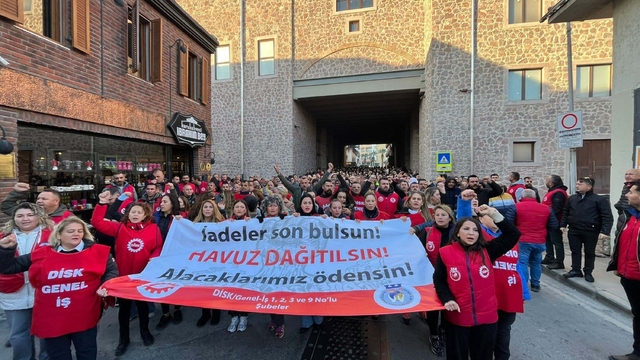 İzmir'de belediye işçilerinin eylemi 4'üncü gününde