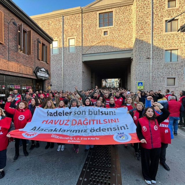 İzmir'de belediye işçilerinin eylemi 4'üncü gününde