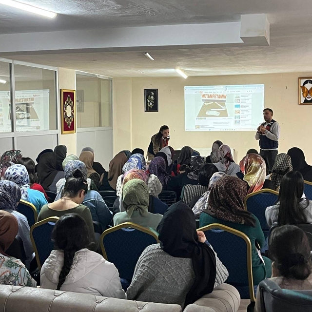 Muş'ta annelere uyuşturucuyla mücadele eğitimi