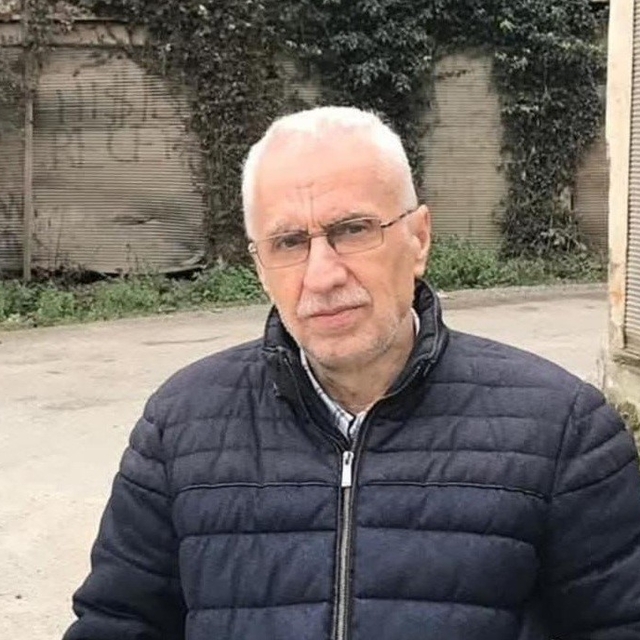 Mezar yeri bakmaya giderken dereye uçan araçta hayatlarını kaybettiler
Gire...