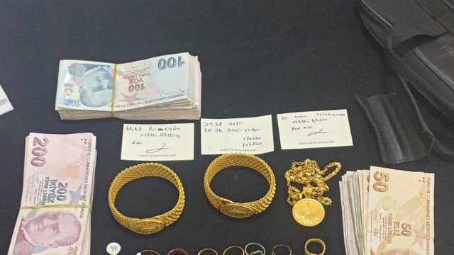 Erzurum'da dolandırıcılık operasyonu; 13 tapu senedi, altın ve para ele geçirildi