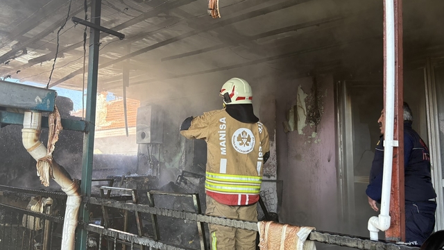 Kula'da müstakil evde çıkan yangın paniğe neden oldu