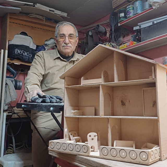 Mesleğini yaşatacak çırak bulamıyor
15 metrekare dükkanda taleplere yetişem...