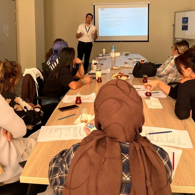 Toplumun her kesimini sağlık eğitimi
Sağlıklı Hayat Akademisi eğitimleri sü...