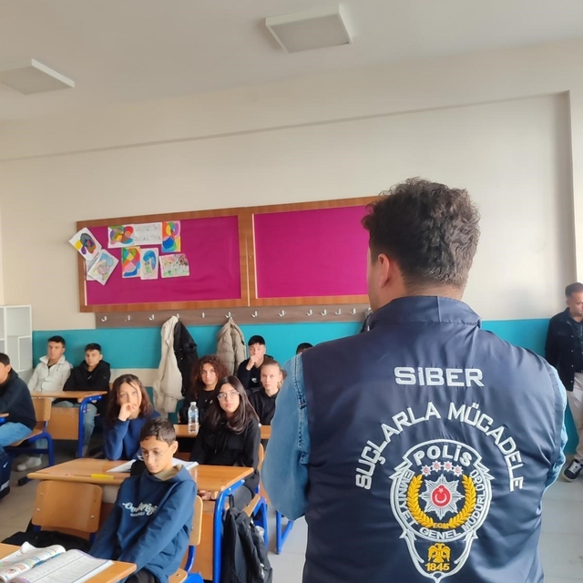 Öğrenci ve öğretmenlere polisten eğitim