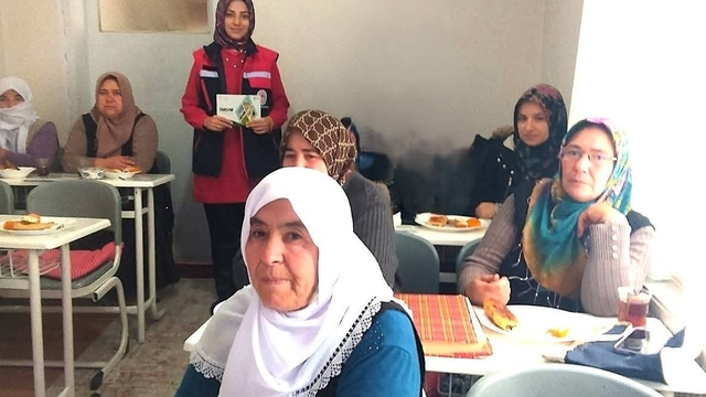 Otuza yakın kadına çiftçi eğitimi verildi