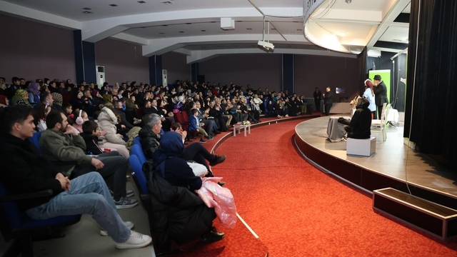 Erenler'de "Fadıl & Faik Yanlış Anlama" oyunu sahnelendi