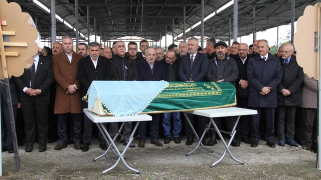 Tuğba öğretmene son görev
Ayvacık Belediye Başkanı Şencan'ın evlat acısı: Öğretmen kızı toprağa verildi