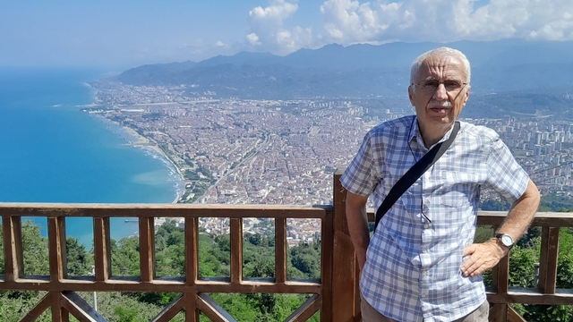 Mezar yeri bakmaya giderken otomobilleri dereye uçtu; dayı ve yeğen öldü