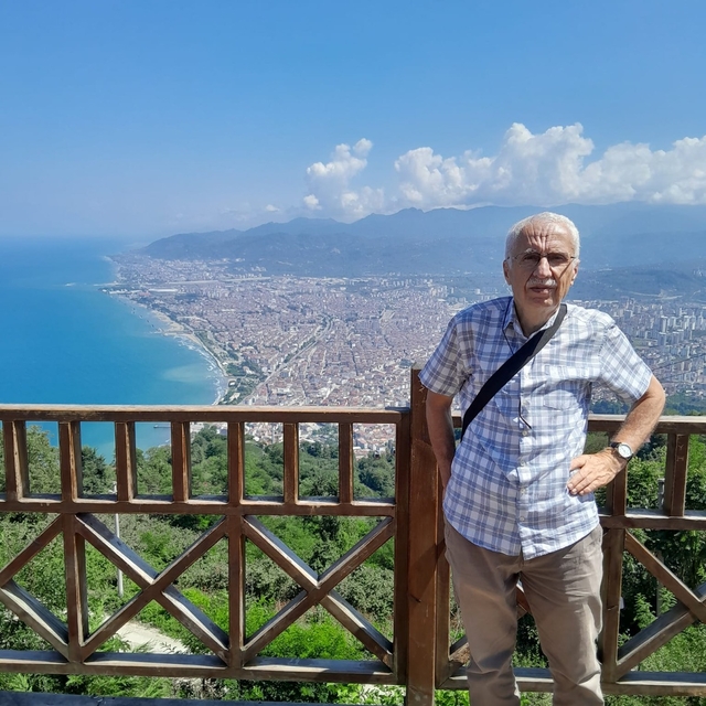 Mezar yeri bakmaya giderken otomobilleri dereye uçtu; dayı ve yeğen öldü