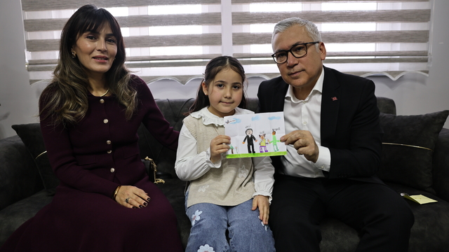 Sivas Valisi Şimşek'ten asker babasını özleyen 7 yaşındaki Gökçe'ye sürpriz ziyaret