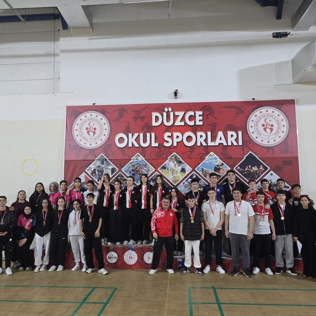 161 sporcu bilek güreşinde mücadele etti