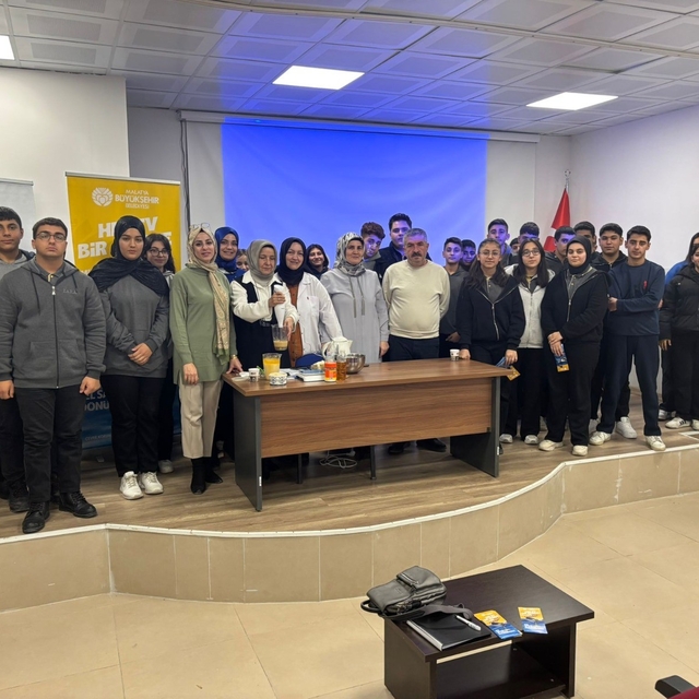 Büyükşehir Belediyesi'nin başlattığı "Her Ev Bir Atölye" projesi devam ediy...