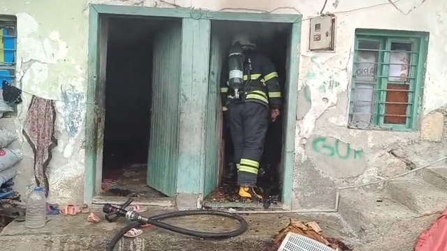 Ev yangını çevreye sıçramadan söndürüldü