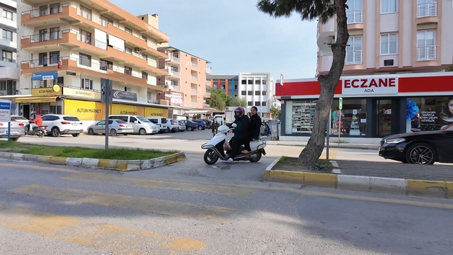 Kuşadası'nda yaya geçidi denetiminde 81 sürücüye ceza
